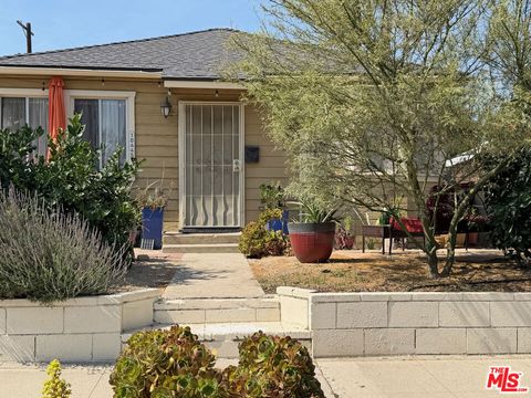 Photo of 10445 W Chandler Boulevard, North Hollywood, CA 91601 (MLS # 26833355)