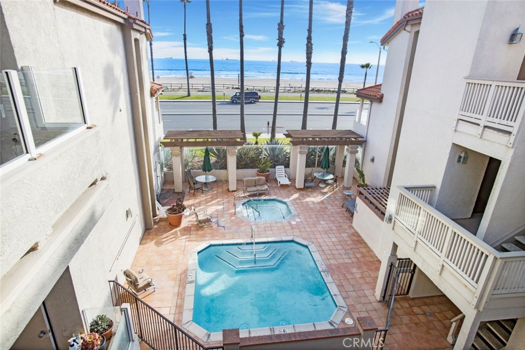 1400 Pacific Coast 305