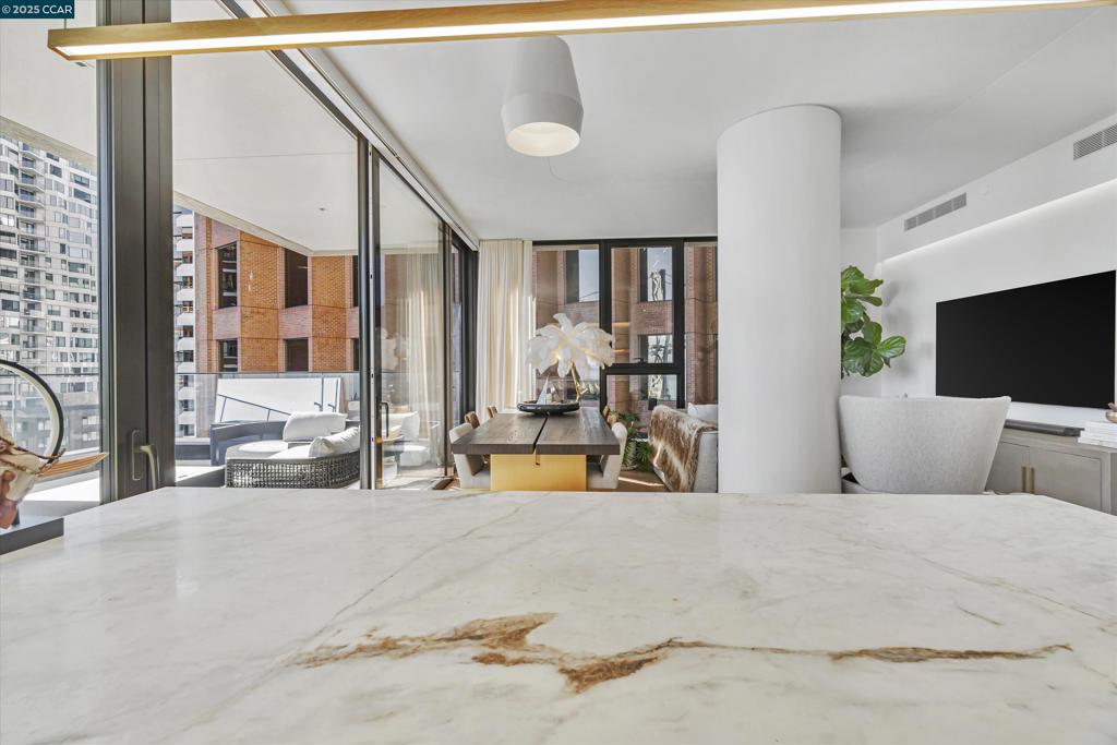 1 Steuart Ln 1103