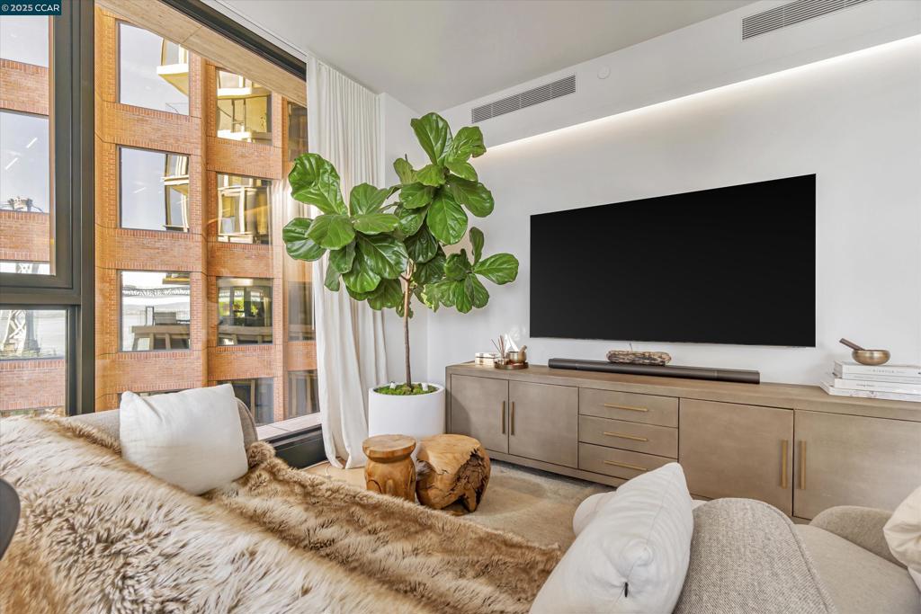 1 Steuart Ln 1103
