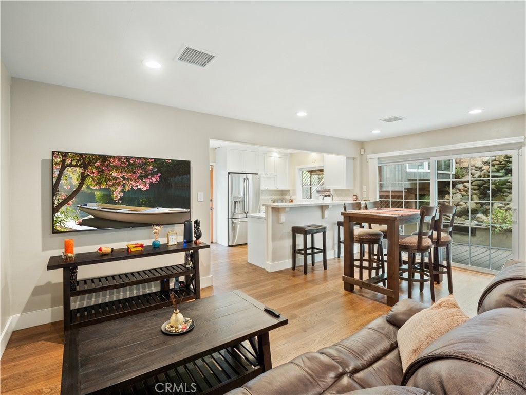 1118 N Beverly Glen Boulevard