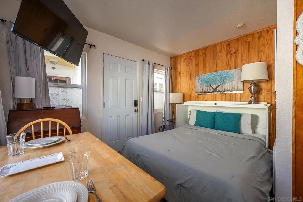 830-832 Pismo Ct