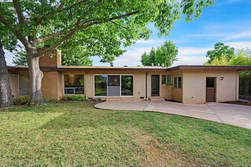 Livermore, California 94550, United States, 4 Bedrooms Bedrooms, ,3 BathroomsBathrooms,Residential,Active,219679