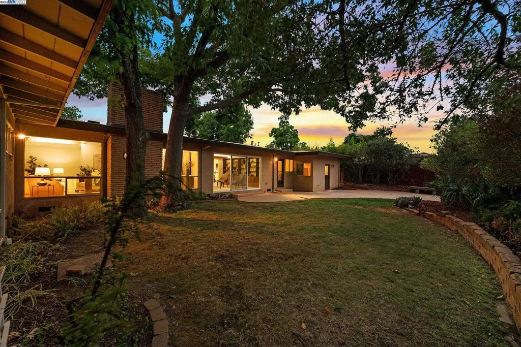 Livermore, California 94550, United States, 4 Bedrooms Bedrooms, ,3 BathroomsBathrooms,Residential,Active,219679