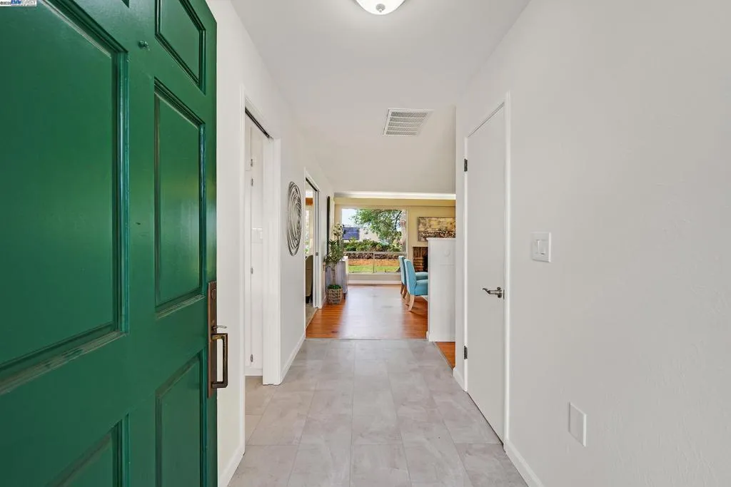 Livermore, California 94550, United States, 4 Bedrooms Bedrooms, ,3 BathroomsBathrooms,Residential,Active,219679