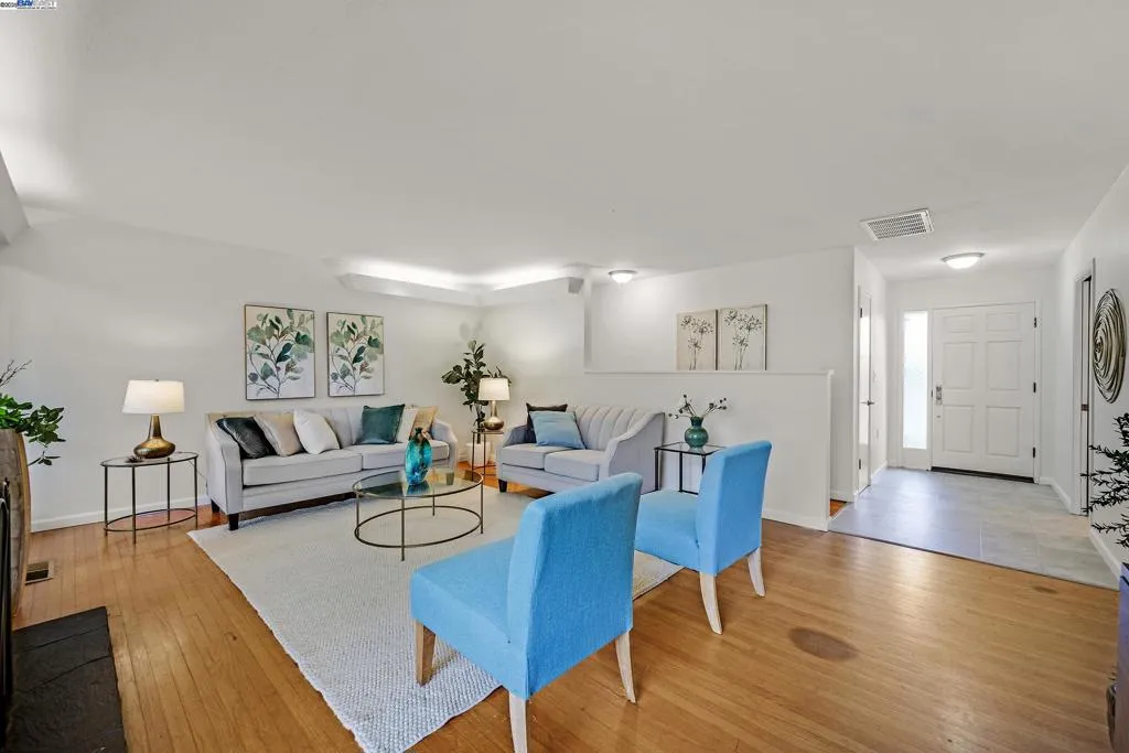 Livermore, California 94550, United States, 4 Bedrooms Bedrooms, ,3 BathroomsBathrooms,Residential,Active,219679