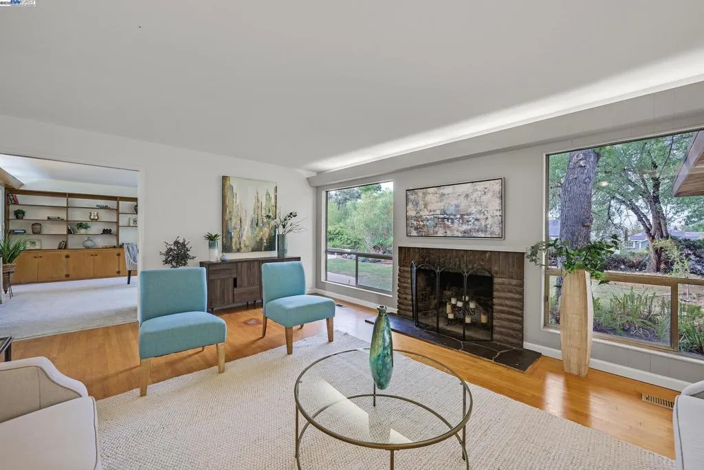 Livermore, California 94550, United States, 4 Bedrooms Bedrooms, ,3 BathroomsBathrooms,Residential,Active,219679