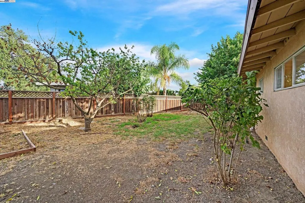 Livermore, California 94550, United States, 4 Bedrooms Bedrooms, ,3 BathroomsBathrooms,Residential,Active,219679