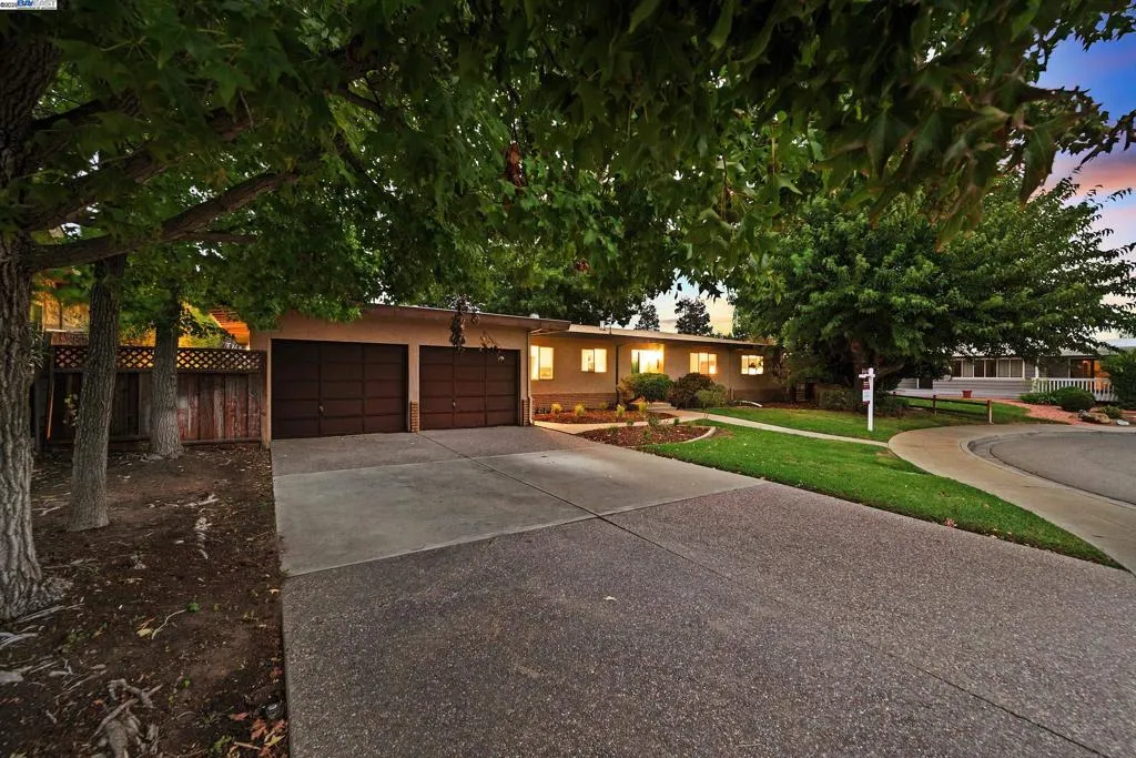 Livermore, California 94550, United States, 4 Bedrooms Bedrooms, ,3 BathroomsBathrooms,Residential,Active,219679