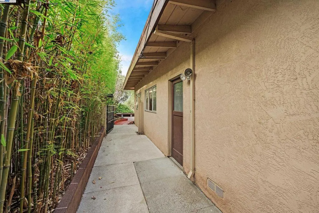 Livermore, California 94550, United States, 4 Bedrooms Bedrooms, ,3 BathroomsBathrooms,Residential,Active,219679