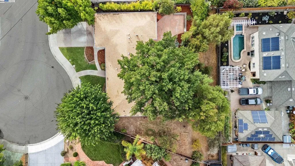 Livermore, California 94550, United States, 4 Bedrooms Bedrooms, ,3 BathroomsBathrooms,Residential,Active,219679