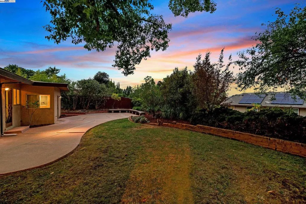 Livermore, California 94550, United States, 4 Bedrooms Bedrooms, ,3 BathroomsBathrooms,Residential,Active,219679