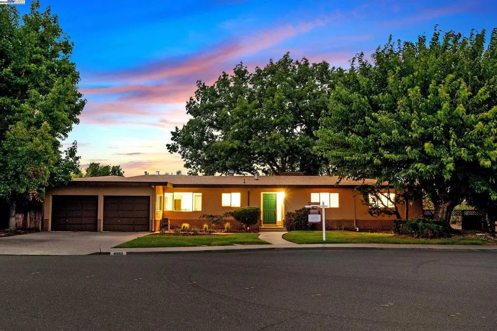 Livermore, California 94550, United States, 4 Bedrooms Bedrooms, ,3 BathroomsBathrooms,Residential,Active,219679