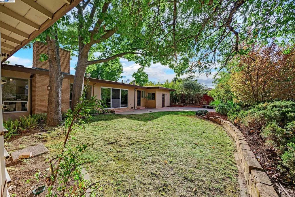 Livermore, California 94550, United States, 4 Bedrooms Bedrooms, ,3 BathroomsBathrooms,Residential,Active,219679