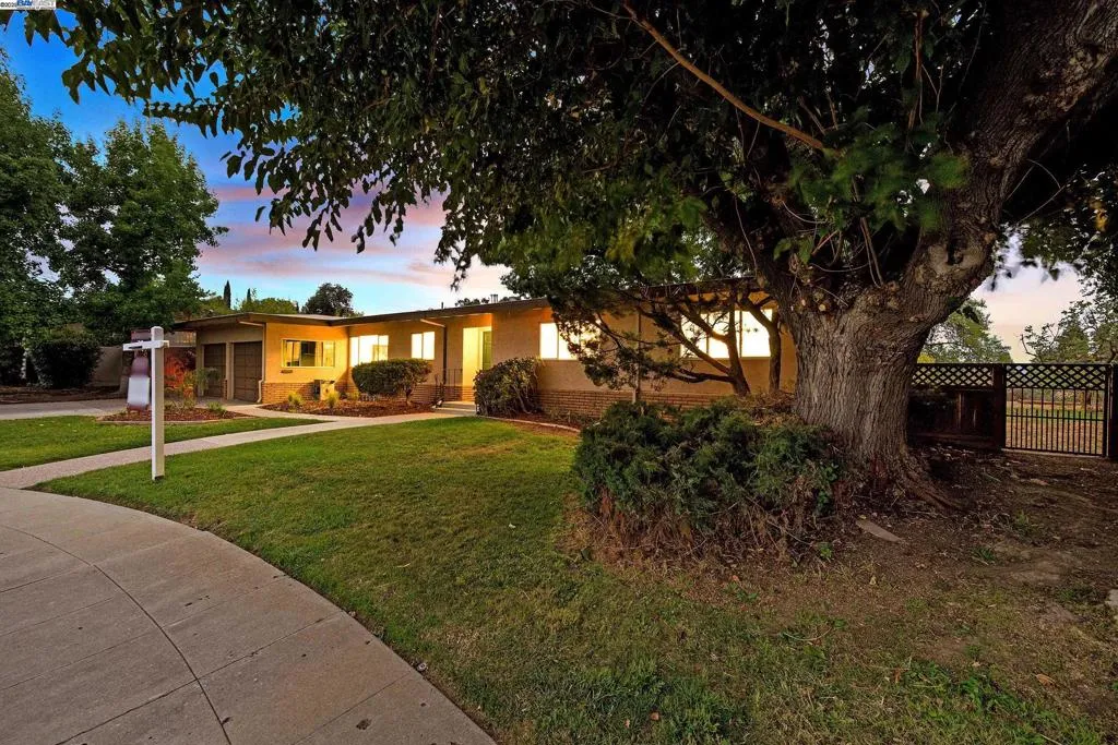 Livermore, California 94550, United States, 4 Bedrooms Bedrooms, ,3 BathroomsBathrooms,Residential,Active,219679