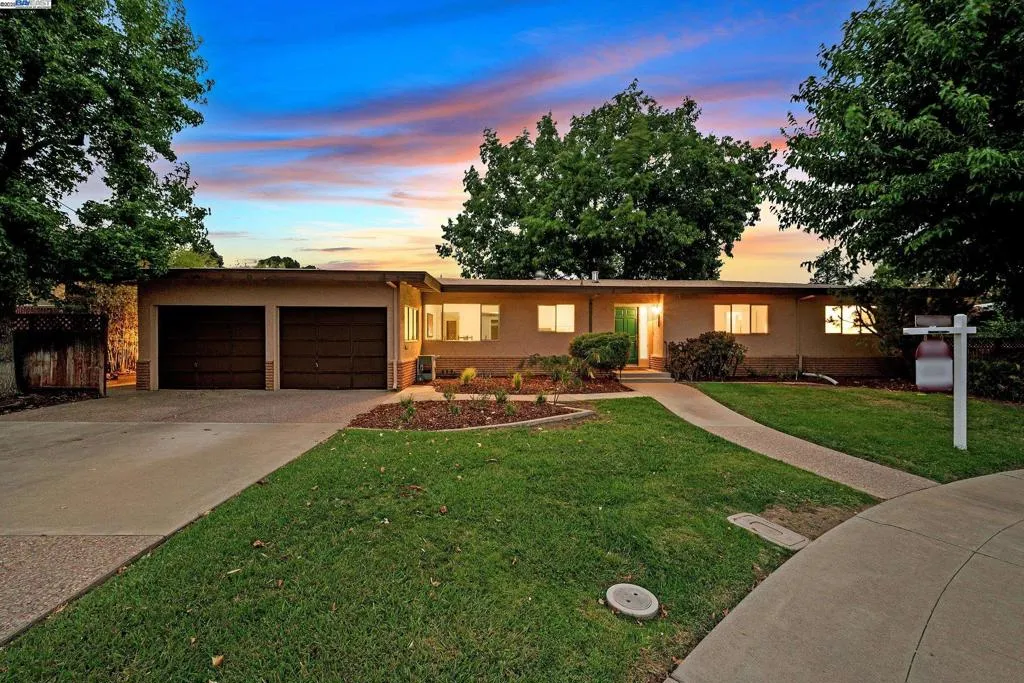 Livermore, California 94550, United States, 4 Bedrooms Bedrooms, ,3 BathroomsBathrooms,Residential,Active,219679