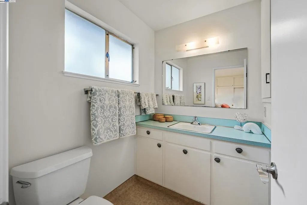 Livermore, California 94550, United States, 4 Bedrooms Bedrooms, ,3 BathroomsBathrooms,Residential,Active,219679