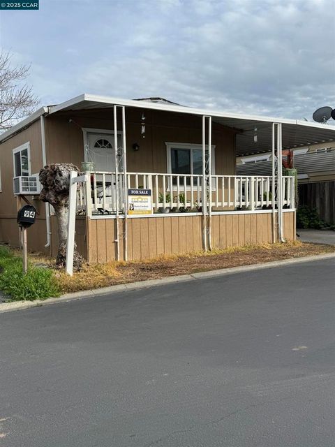 Photo of 93 La Habra, Pittsburg, CA 94565 (MLS # 41079344) Photo of 93 La Habra, Pittsburg, CA 94565 (MLS # 41079344)