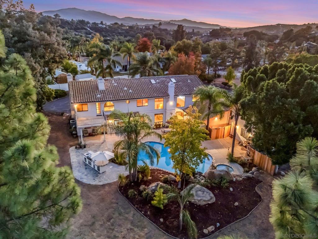 2412 Deland Dr