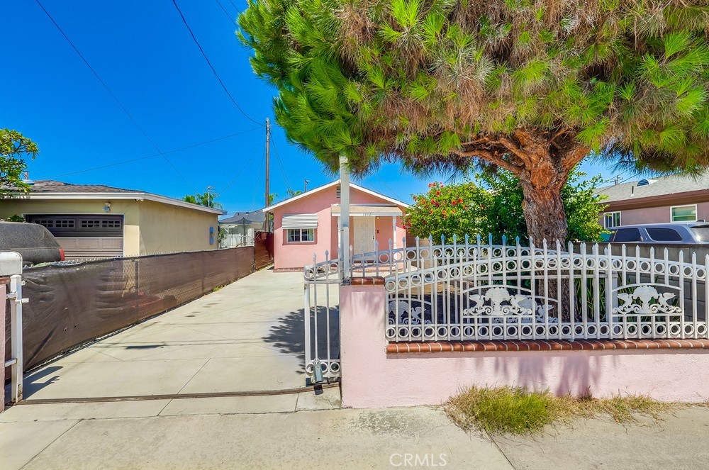 This property is a great starter home for a family looking to become homeowners and stop renting. Great remodeled kitchen with quartz countertops and white cabinets. Dining area just off the kitchen that opens up to the living room. Laminate wood flooring. Close to many conveniences like Cerritos College, Schools, Cerritos Shopping Mall, Churches, Restaurants and the 91, 105, 605 and 5 freeways. Show n Sell.