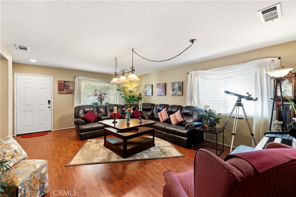 1549 Thomas Dr