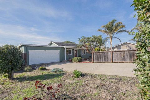 Photo of 3256 Vista Del Camino Circle, Marina, CA 93933 (MLS # ML82029717)