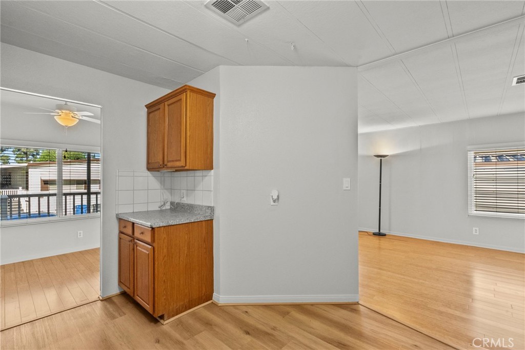 Santa Susan Woods Mobile (244) - Manufactured In Park