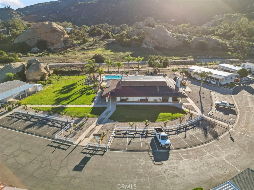 Santa Susan Woods Mobile (244) - Manufactured In Park