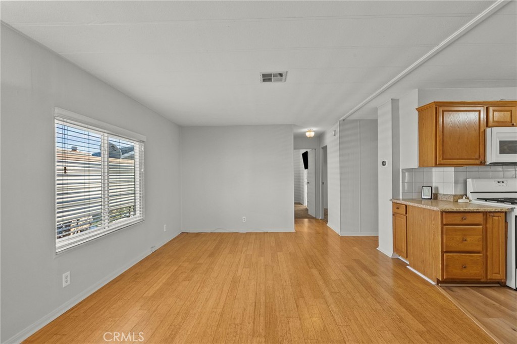 Santa Susan Woods Mobile (244) - Manufactured In Park