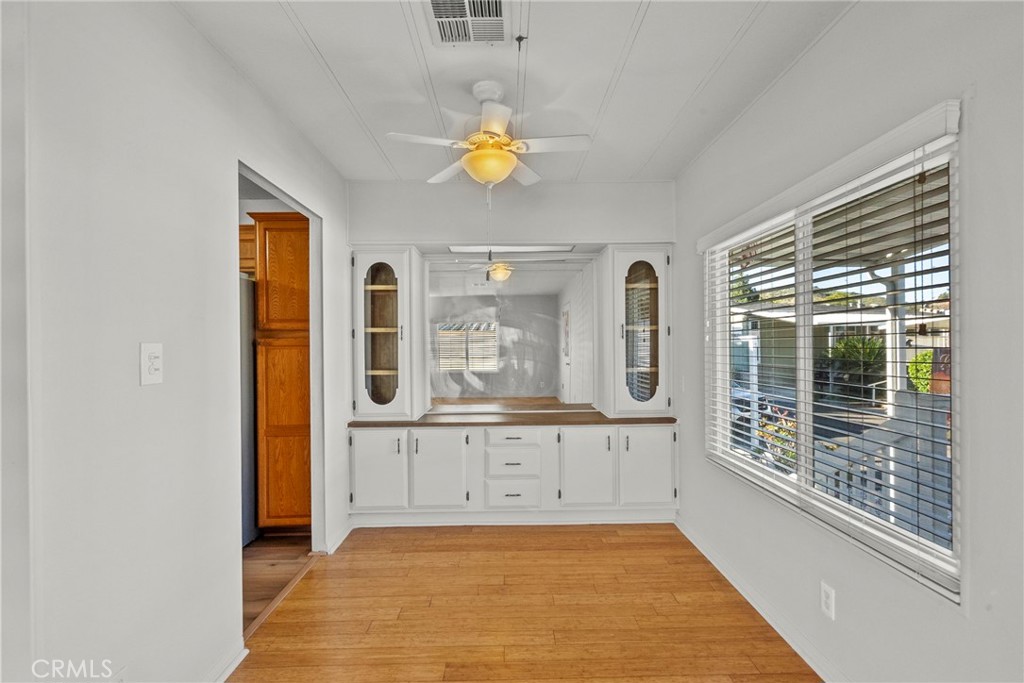 Santa Susan Woods Mobile (244) - Manufactured In Park