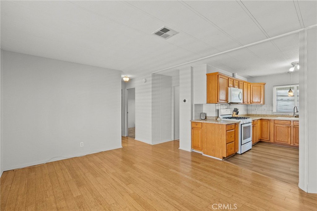 Santa Susan Woods Mobile (244) - Manufactured In Park