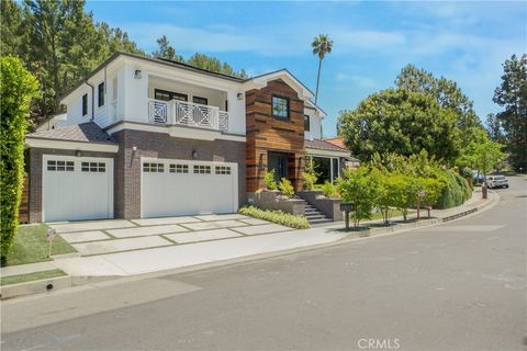 Photo of 2520 La Condesa Drive, Brentwood, CA 90049 (MLS # PV25119033)