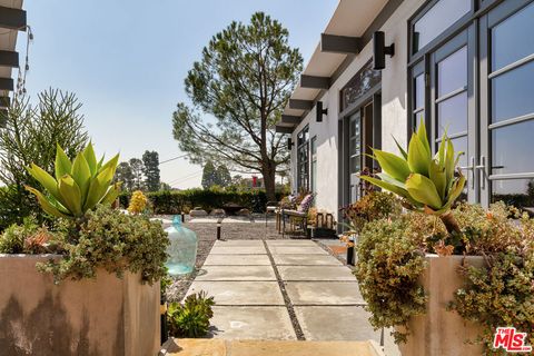 Photo of 7107 Pacific View Drive, Los Angeles, CA 90068 (MLS # 26833033)