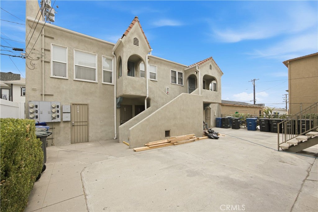 1258 S Woods Avenue