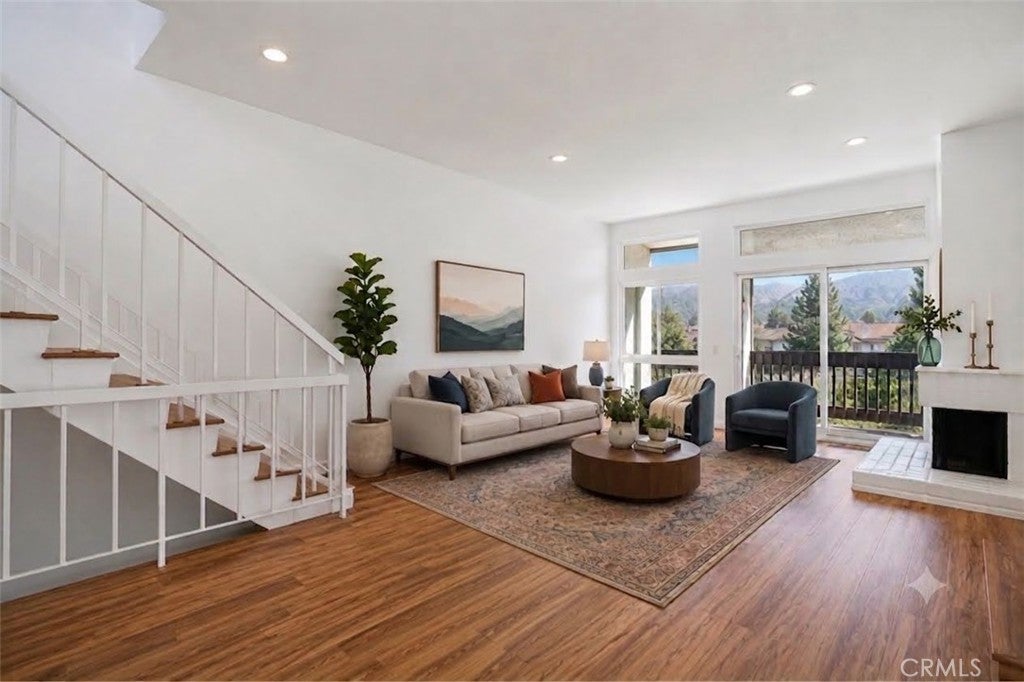 17255 Palisades Circle