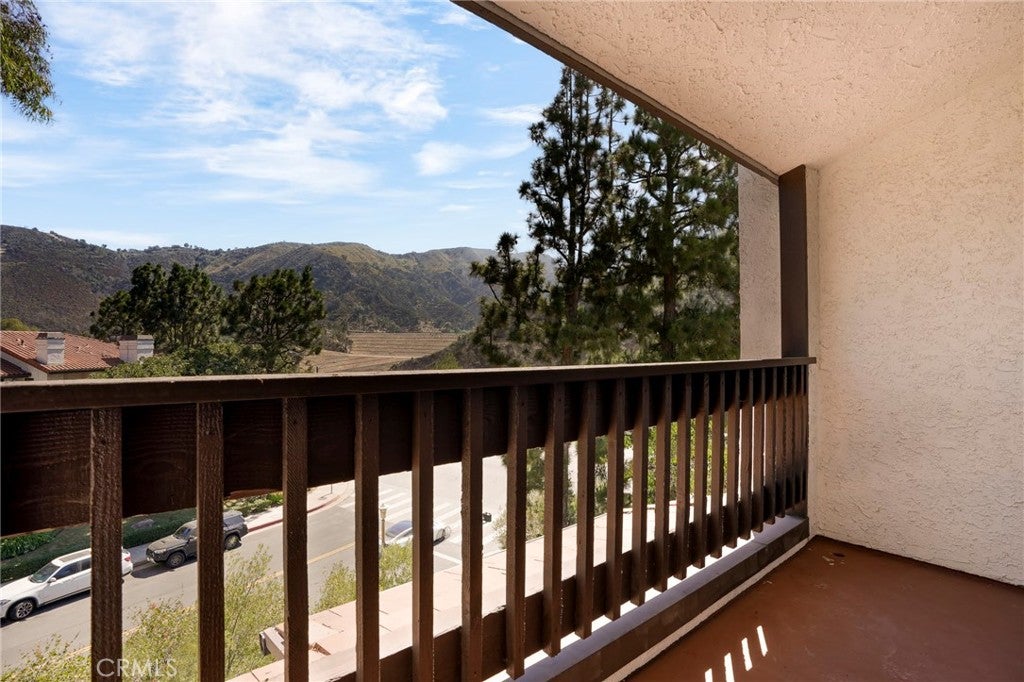17255 Palisades Circle