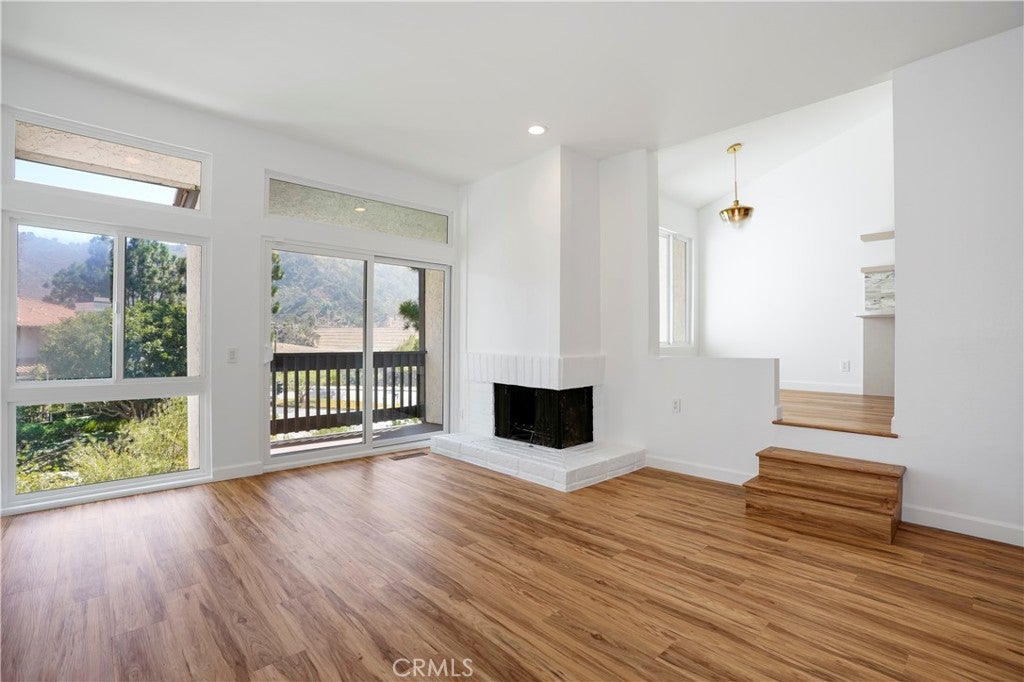 17255 Palisades Circle
