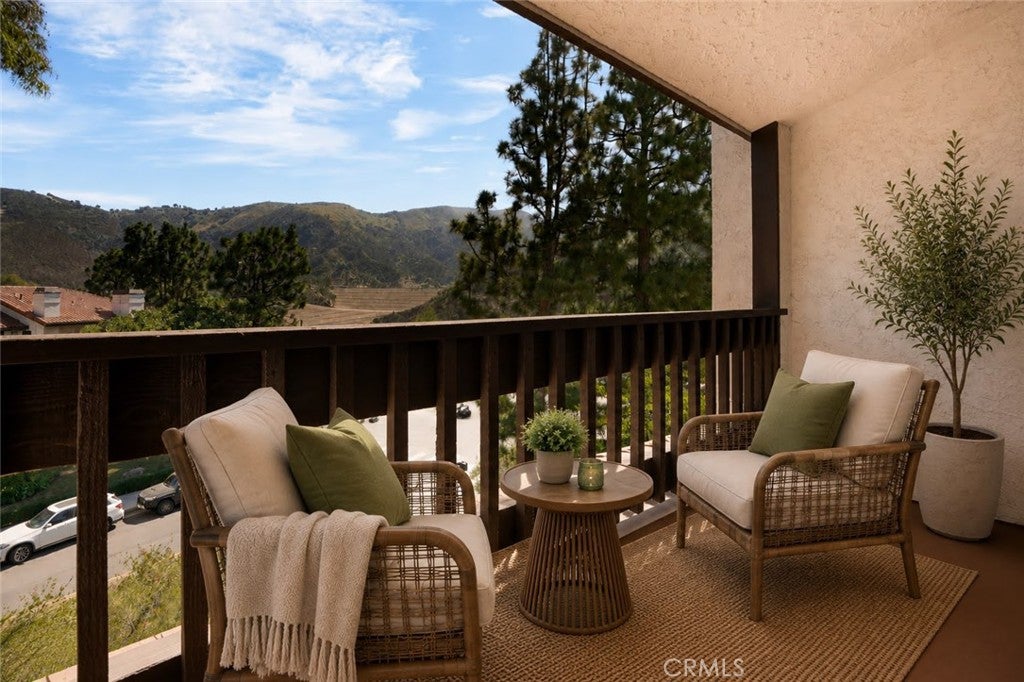 Photo of 17255 Palisades Circle CIR, Pacific Palisades, CA 90272 (MLS # BB26171922)