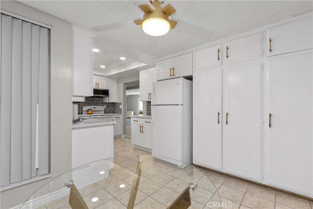 3242 San Amadeo 2A