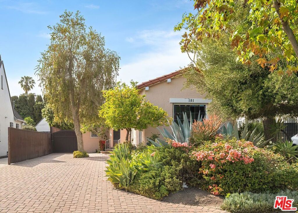 Photo of 151 N Poinsettia Place, Los Angeles, CA 90036 (MLS # 26656639)