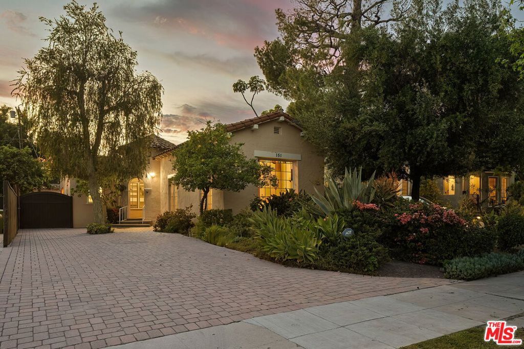 Photo of 151 N Poinsettia Place, Los Angeles, CA 90036 (MLS # 26656639)