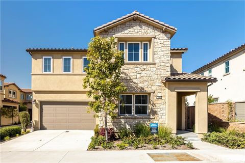 Photo of 20825 W Acorn Cir Cir, Northridge, CA 91326 (MLS # SR26105845)