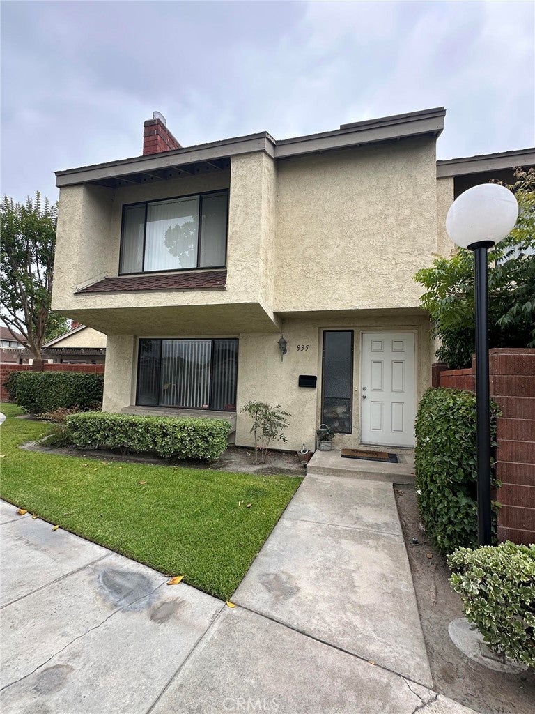 835 W Orangewood