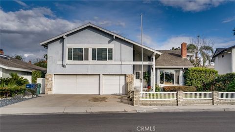 Photo of 20392 Redwood Lane, Huntington Beach, CA 92646 (MLS # OC25163427)