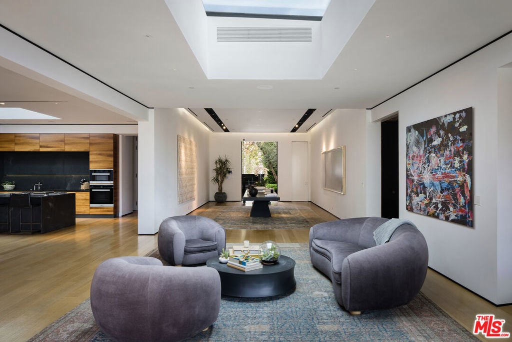 1877 Rising Glen Road