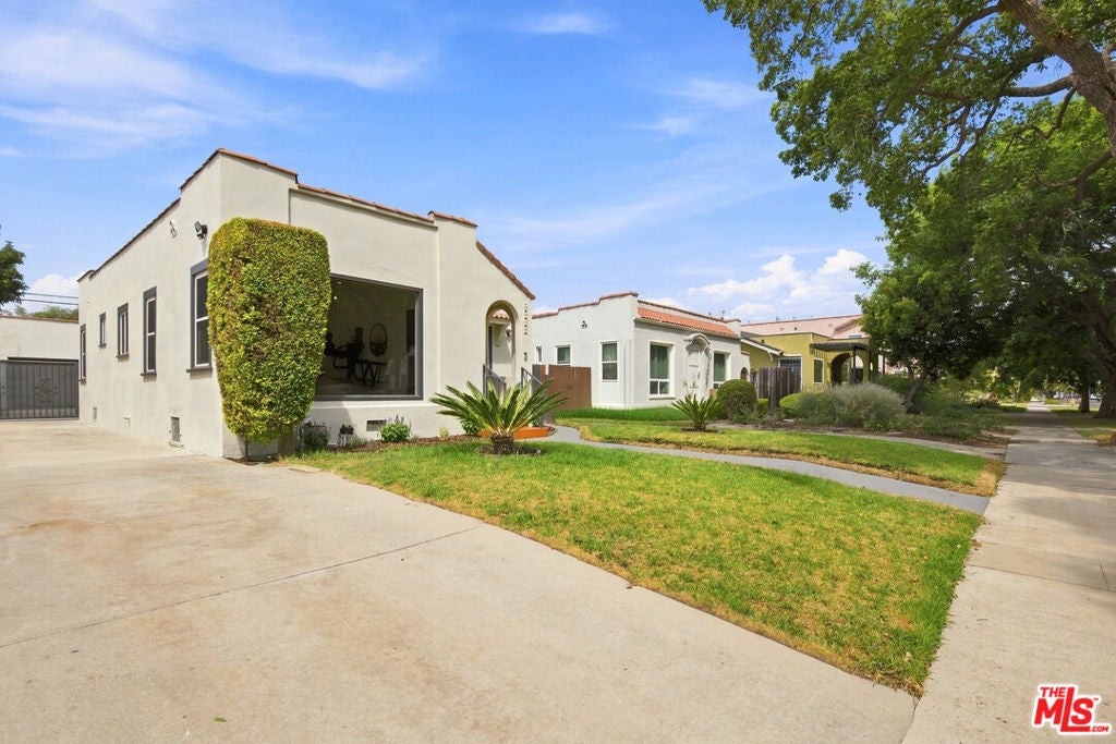 2919 Somerset Drive