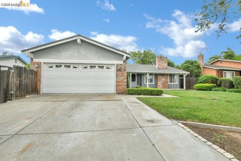 Photo of 1040 Kapareil Dr Dr, Tracy, CA 95376 (MLS # 41130347)