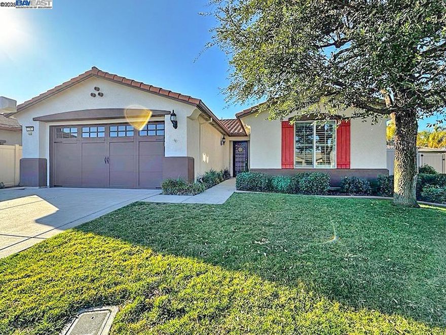A Rare, quiet courtside location awaits tucked away in the heart of Del Webb's 55+ Active Woodbridge Community. Built in 2008 this home sits on one the only few court that are private, within steps to both Stockbridge Park, walking trails & the Community Center for all activities. The "Williamsburg" floorplan is known for its spacious entertainer's layout. An uncompromising Chef's Kitchen features a large quartz island between the large Dining Room & long pull-up bar for 5 that overlooks the tiled great room & gas fireplace. Rich quartz slab & shaker door cabinetry w/ matching hood cover, stainless steel appliances, gas cooktop & walk-in pantry. Large owner's suite, oversize walk-in closet & spacious bathroom featuring dual-basin sinks, private toilet & walk-in no-step tiled shower. Plantation shutters, light & neutral tones, large tile & plush carpet finish the space. Large guest bedroom & open air den-option w/ builder option upgrade cabinetry share a hall bath w/ a shower over tub combination. Indoor laundry equipped w/ full size washer, dryer, sink & storage flows into finished 2-car garage. The cozy covered portico overlooks lush backyard ready for enjoying all seasons. Section 1 Termite & Roof clearance too! Fall in love with Birdsong Place & enjoy your next season here!