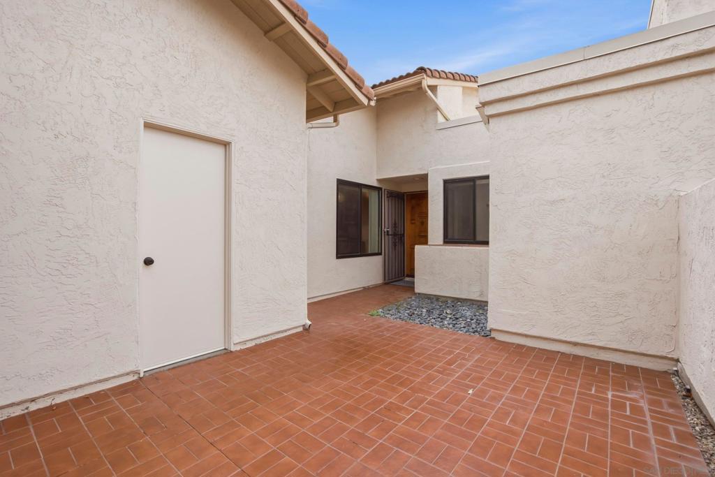 17940 Avenida Alozdra