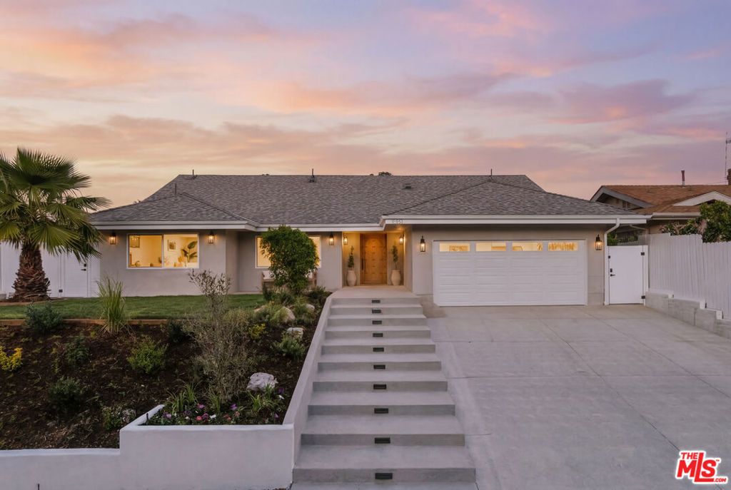 Photo of 880 Teakwood Road, Los Angeles, CA 90049 (MLS # 26664543)